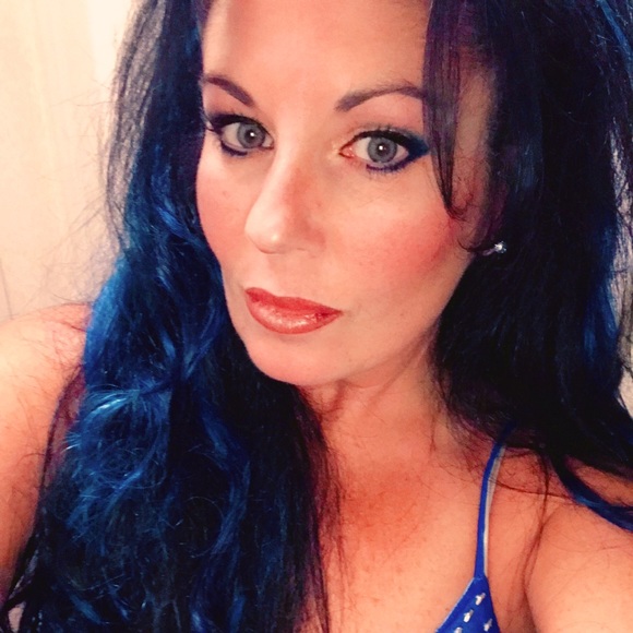 Meet your Posher, Jennifer - Picture 2 of 2